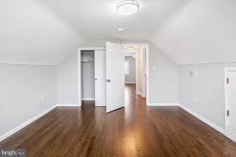 Entry Way - 5418 Hamilton Ave, Baltimore, MD 21206 photo 5 of 8