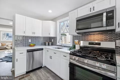 Kitchen - 1727 Brookview Rd, Dundalk, MD 21222 photo 4 of 4