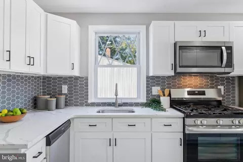 Kitchen - 1727 Brookview Rd, Dundalk, MD 21222 photo 2 of 4