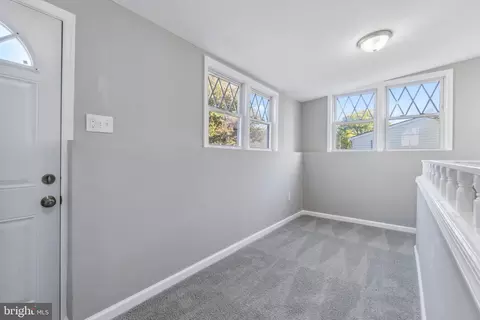 Entry Way - 1727 Brookview Rd, Dundalk, MD 21222 photo 6 of 12