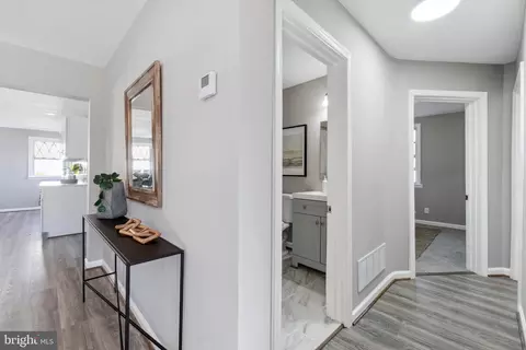 Entry Way - 1727 Brookview Rd, Dundalk, MD 21222 photo 9 of 12