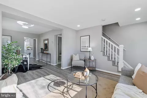 Entry Way - 1727 Brookview Rd, Dundalk, MD 21222 photo 2 of 12