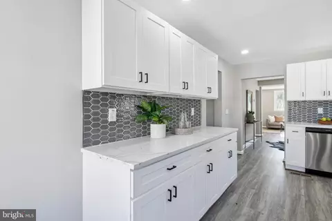 Entry Way - 1727 Brookview Rd, Dundalk, MD 21222 photo 4 of 12