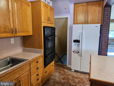 2209 Redthorn Rd, Middle River, MD 21220 photo 9