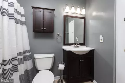 Bath - 36 Bernadotte Ct, Parkville, MD 21234 photo 2 of 4