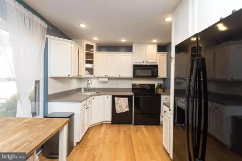 Kitchen - 36 Bernadotte Ct, Parkville, MD 21234 photo 1 of 2