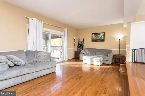 Living - 36 Bernadotte Ct, Parkville, MD 21234 photo 1 of 2