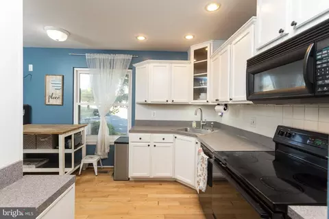 Kitchen - 36 Bernadotte Ct, Parkville, MD 21234 photo 2 of 2