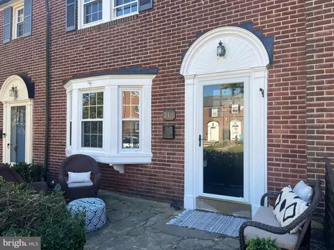 213 Murdock Rd, Baltimore, MD 21212 photo 2