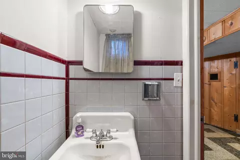 Bath - 131 Stanmore Rd, Baltimore, MD 21212 photo 1 of 1
