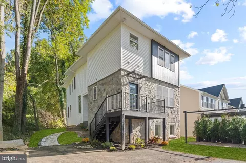 27 St Thomas Ln, Garrison, MD 21117