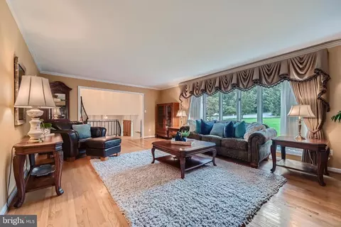 Living - 18 Gerwell Ct, Upper Falls, MD 21156 photo 2 of 4