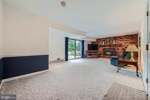 Living - 18 Gerwell Ct, Upper Falls, MD 21156 photo 3 of 4