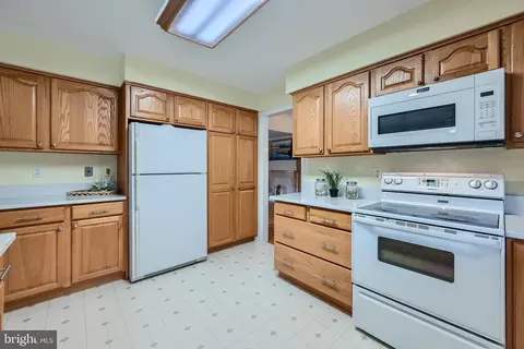 Kitchen - 18 Gerwell Ct, Upper Falls, MD 21156 photo 4 of 5