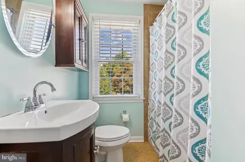 Bath - 129 Stanmore Rd, Baltimore, MD 21212 photo 1 of 1
