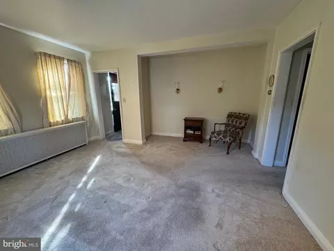 Living - 2956 Cornwall Rd, Dundalk, MD 21222 photo 2 of 4