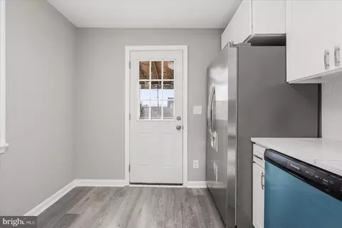 Entry Way - 55 Wise Ave, Dundalk, MD 21222 photo 4 of 8
