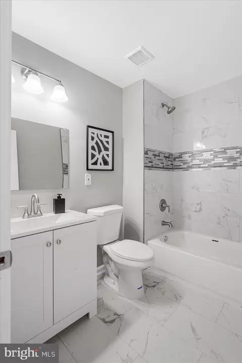 Bath - 55 Wise Ave, Dundalk, MD 21222 photo 2 of 4