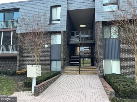 27 Stonehenge Cir #27-10, Pikesville, MD 21208