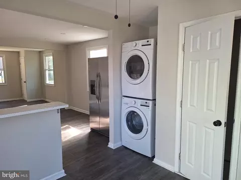 Entry Way - 1908 Willow Spring Rd, Dundalk, MD 21222 photo 3 of 7