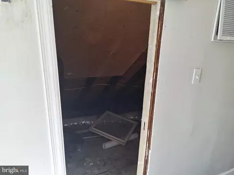 Entry Way - 1908 Willow Spring Rd, Dundalk, MD 21222 photo 7 of 7