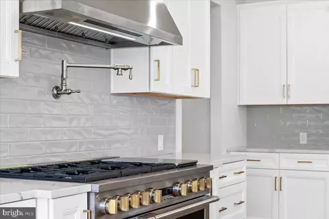 Kitchen - 2 Merry Hill Ct, Baltimore, MD 21208 photo 5 of 8