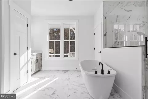 Bath - 2 Merry Hill Ct, Baltimore, MD 21208 photo 1 of 7