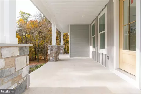 Exterior - 2 Merry Hill Ct, Baltimore, MD 21208 photo 5 of 8