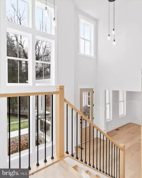 Entry Way - 2 Merry Hill Ct, Baltimore, MD 21208 photo 4 of 21