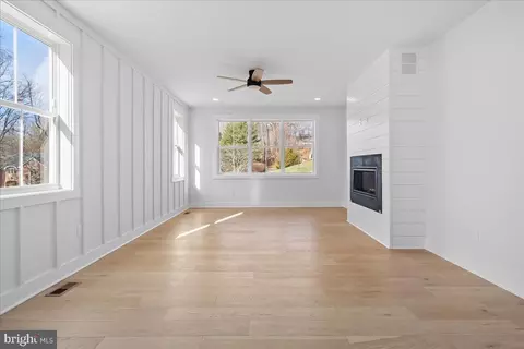 Living - 2 Merry Hill Ct, Baltimore, MD 21208 photo 6 of 7