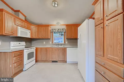 120 Covered Wagon Rd, Middle River, MD 21220 photo 14