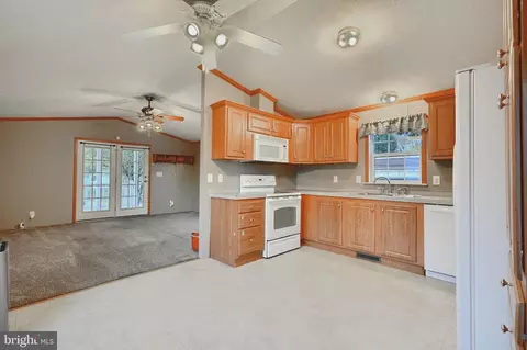 120 Covered Wagon Rd, Middle River, MD 21220 photo 13