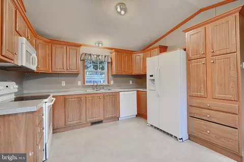 120 Covered Wagon Rd, Middle River, MD 21220 photo 12