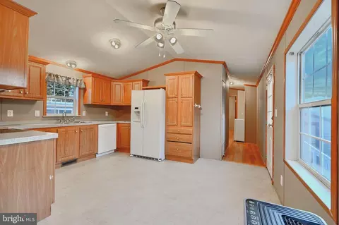 120 Covered Wagon Rd, Middle River, MD 21220 photo 11