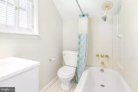 Bath - 3109 Lynch Rd, Sparrows Point, MD 21219 photo 2 of 2