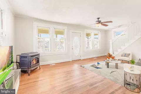 Living - 3109 Lynch Rd, Sparrows Point, MD 21219 photo 2 of 2