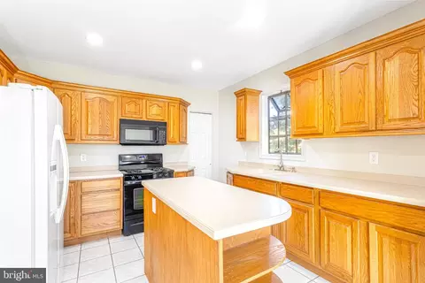 Kitchen - 3109 Lynch Rd, Sparrows Point, MD 21219 photo 1 of 2