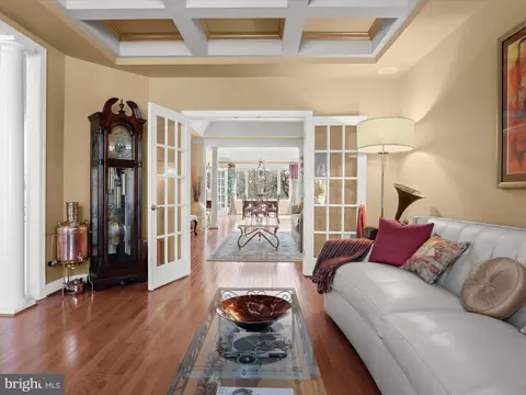 Living - 4 Harwick Ct, Baltimore, MD 21209 photo 2 of 12