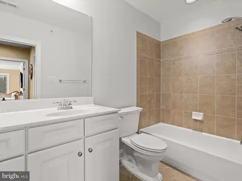 Bath - 4 Harwick Ct, Baltimore, MD 21209 photo 5 of 6