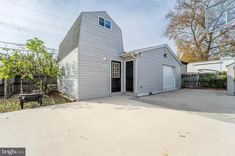 100 Dihedral Dr, Middle River, MD 21220 photo 4