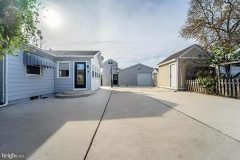 100 Dihedral Dr, Middle River, MD 21220 photo 2