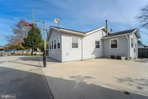 100 Dihedral Dr, Middle River, MD 21220 photo 6