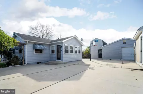 100 Dihedral Dr, Middle River, MD 21220