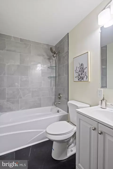 Bath - 1260 Maple Ave, Halethorpe, MD 21227 photo 2 of 3