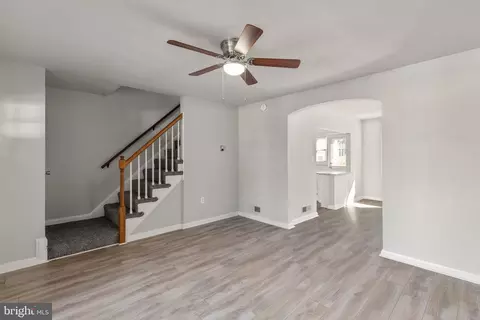 Entry Way - 2015 Holborn Rd, Dundalk, MD 21222 photo 2 of 6