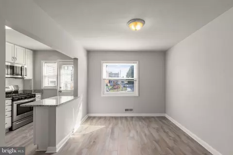 Entry Way - 2015 Holborn Rd, Dundalk, MD 21222 photo 3 of 6