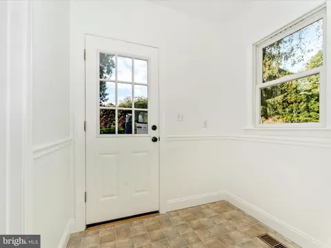Entry Way - 15407 Dover Rd, Upperco, MD 21155 photo 4 of 5