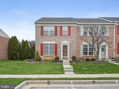 10 White Pine Ct, Cockeysville, MD 21030