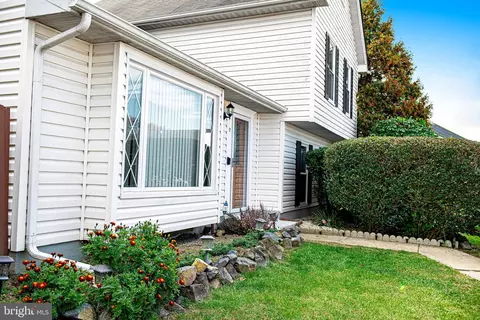 17 Barbie Ct, Middle River, MD 21220 photo 4