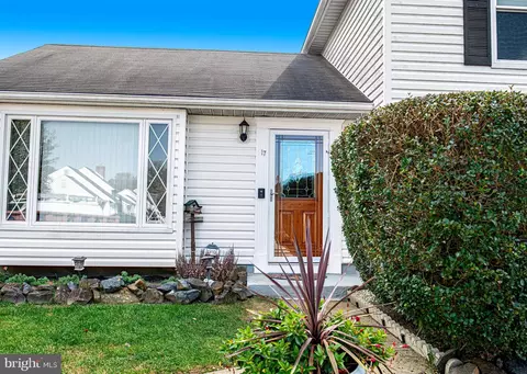17 Barbie Ct, Middle River, MD 21220 photo 5